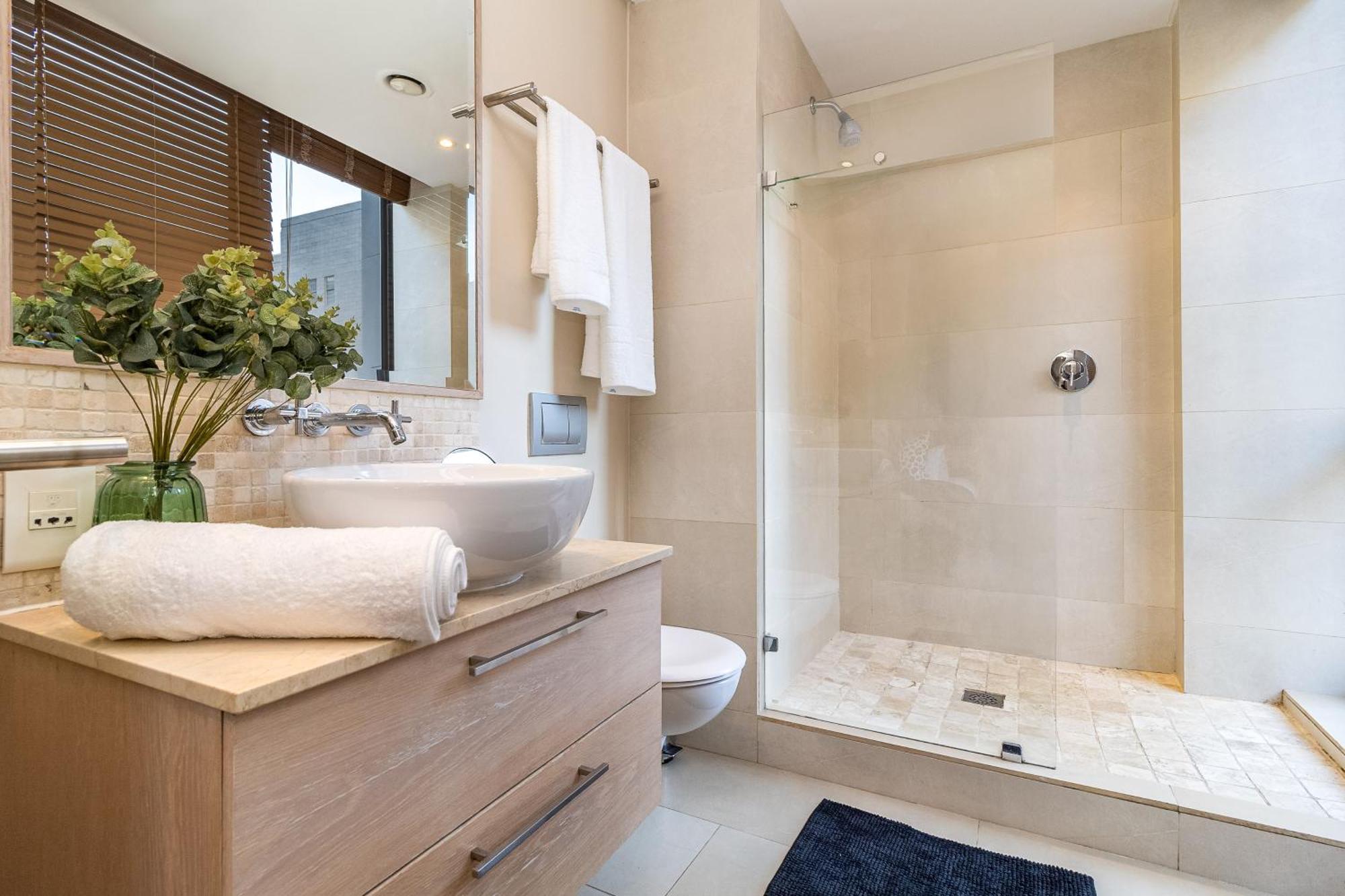 2 Bedroom Unit In Centre Appartement *