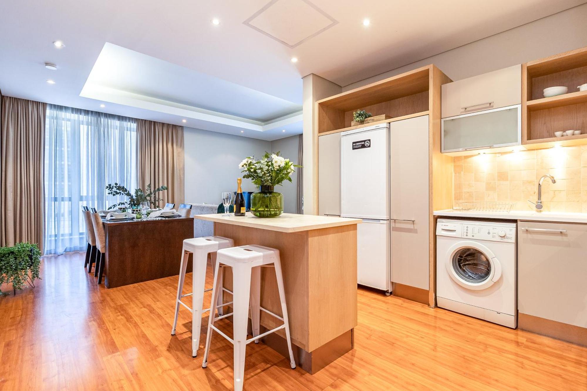 2 Bedroom Unit In Centre * Kaapstad