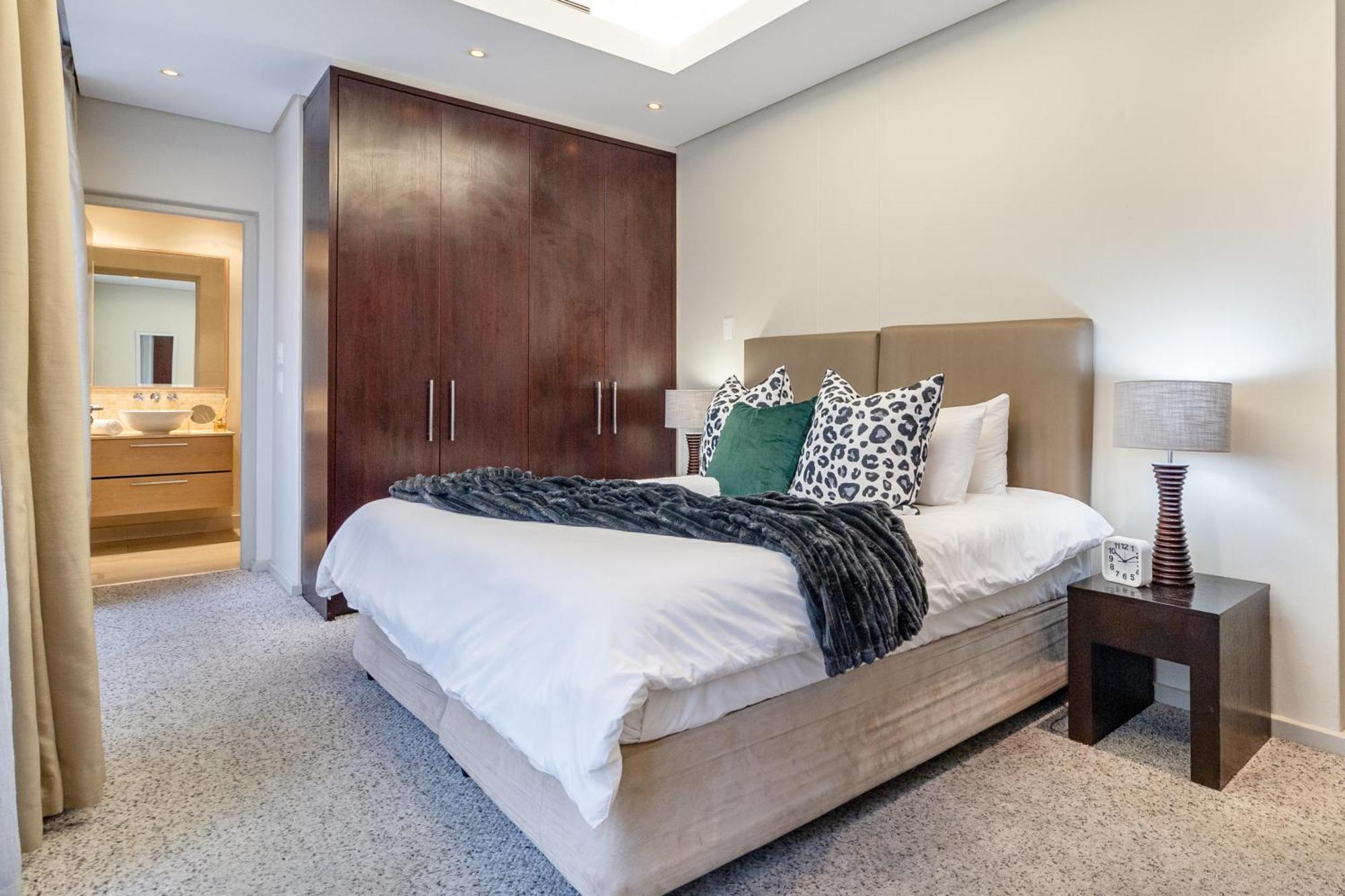 2 Bedroom Unit In Centre *