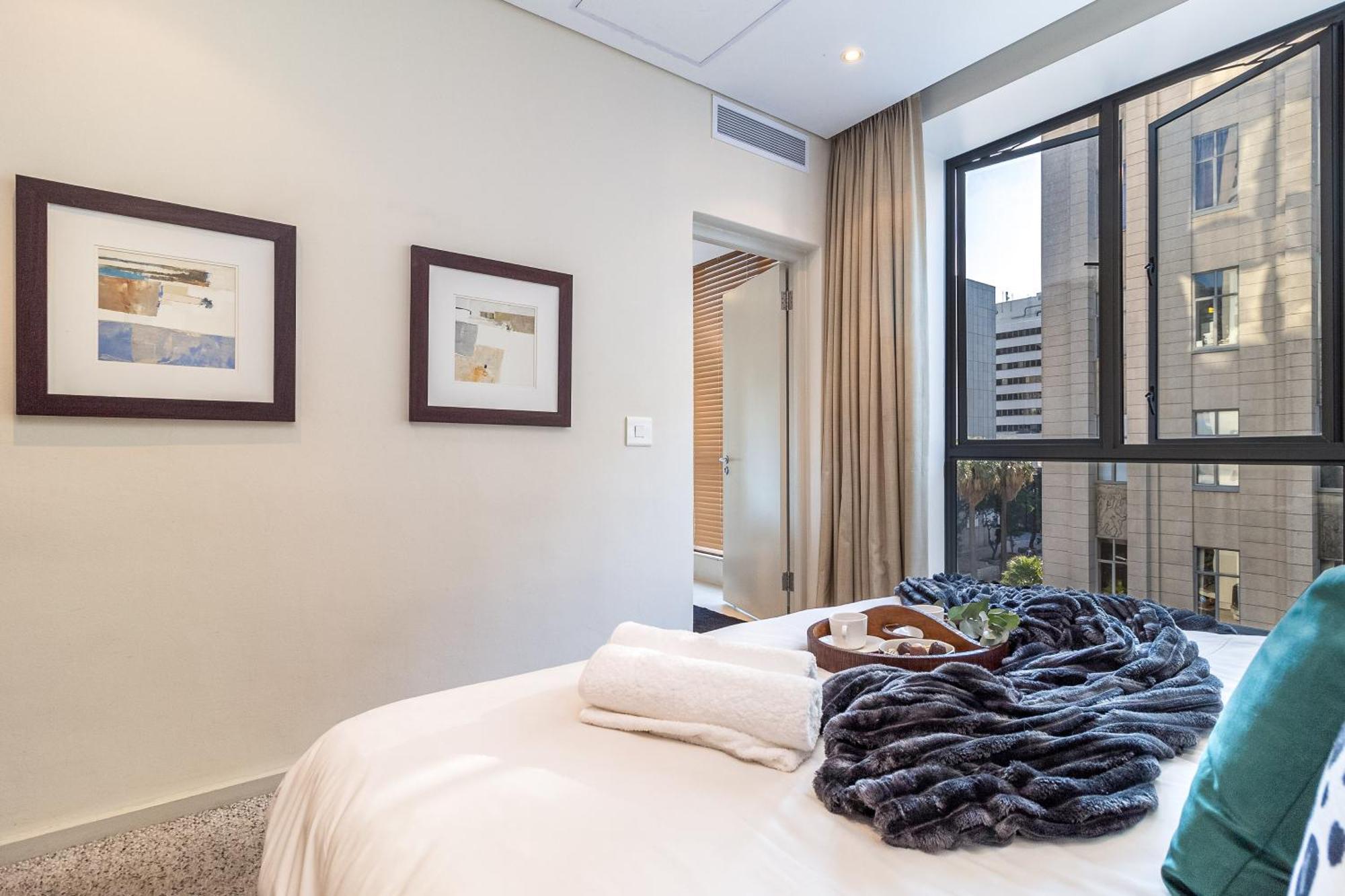2 Bedroom Unit In Centre Kaapstad