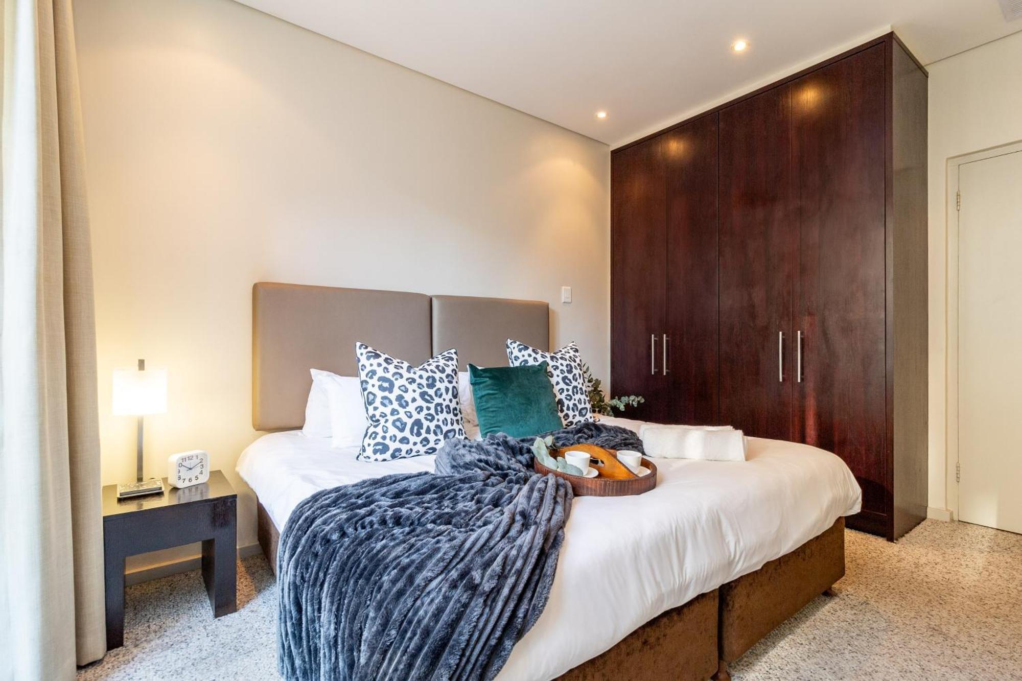 2 Bedroom Unit In Centre Appartement