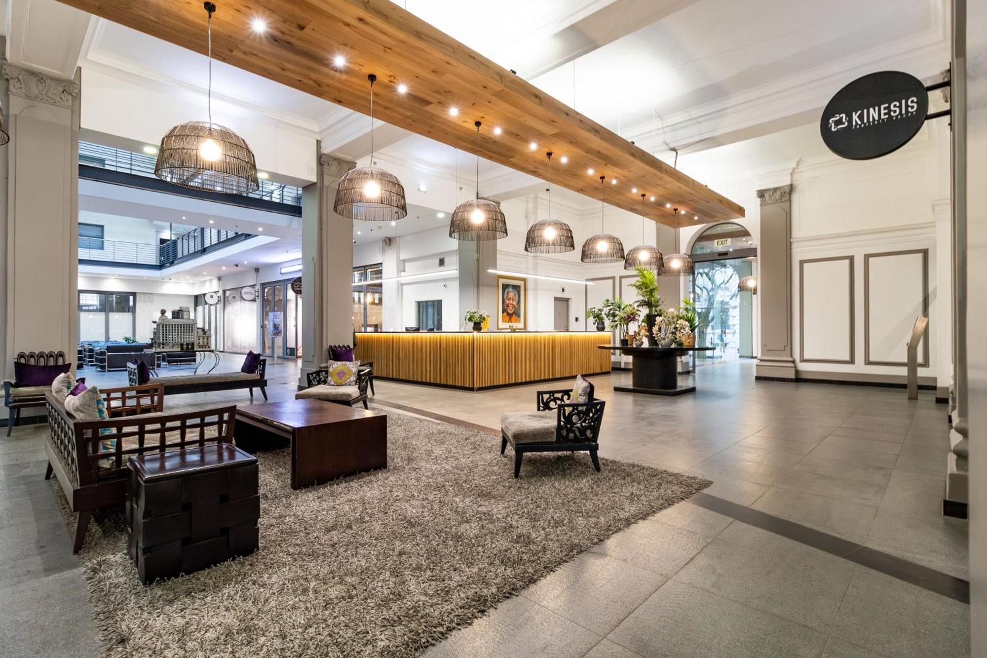 2 Bedroom Unit In Centre Apartment